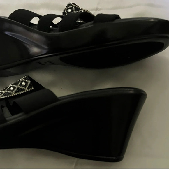 ITALIAN SHOEMAKERS~BLACK BLING~HEELS~NWOT~9 - Picture 4 of 8